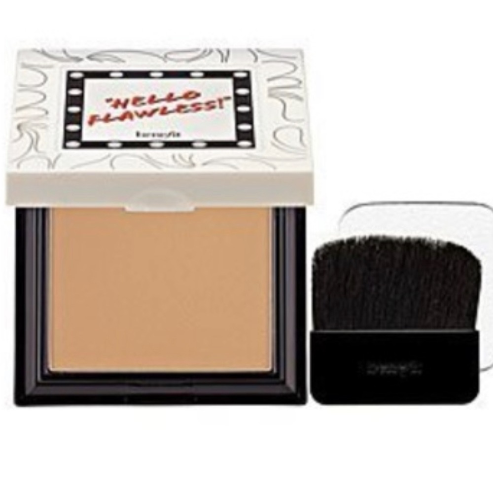 Benefit new in Box Hello Flawless custom powder coverup for face with applicator